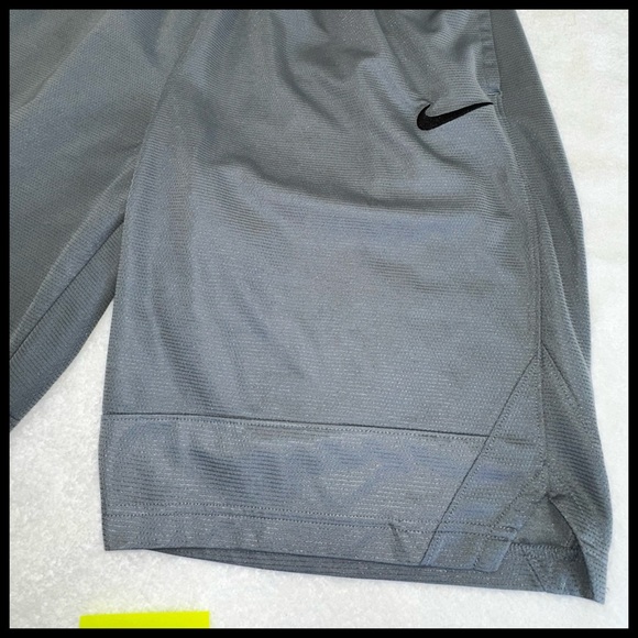 Nike DriFit 🏋🏻‍♀️🥏🏀🏈🏐Mens Shorts XL Grey with 2 pockets and drawstring waist. 👌🏼 - Picture 5 of 16